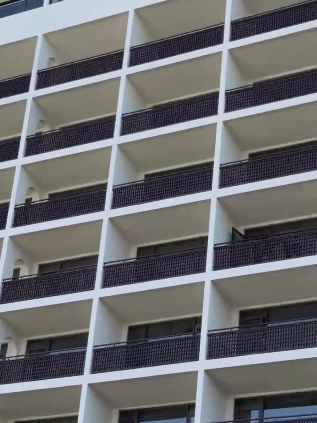 Hilton Harbiye balkon ve parapet rötuşları tamamlanmış hali